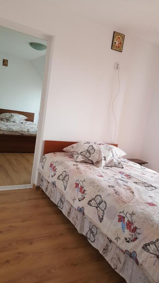 La Curtea Argeseana * Valea Iasului