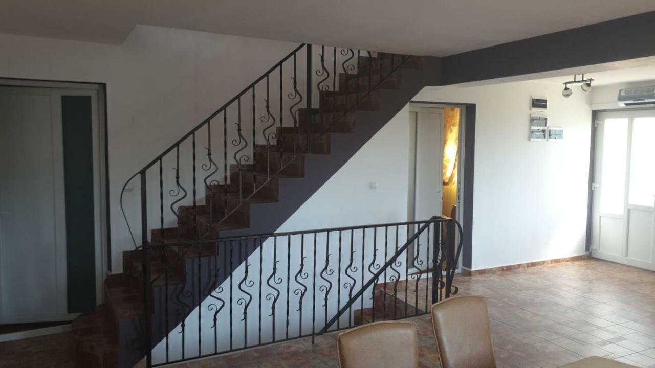 La Curtea Argeseana * Valea Iasului